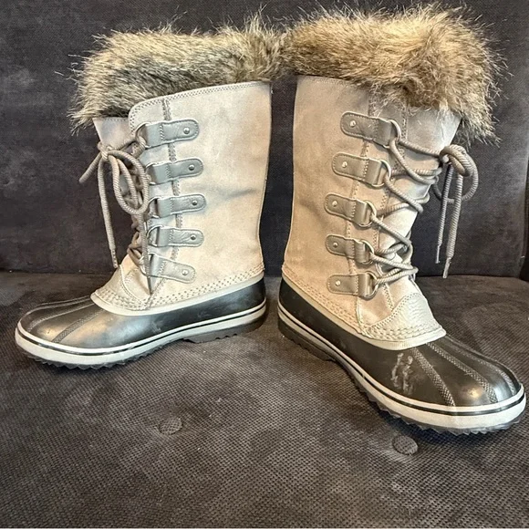 NWOT Women's Gray Joan of Arctic Waterproof winter boots. - Picture 2 of 10